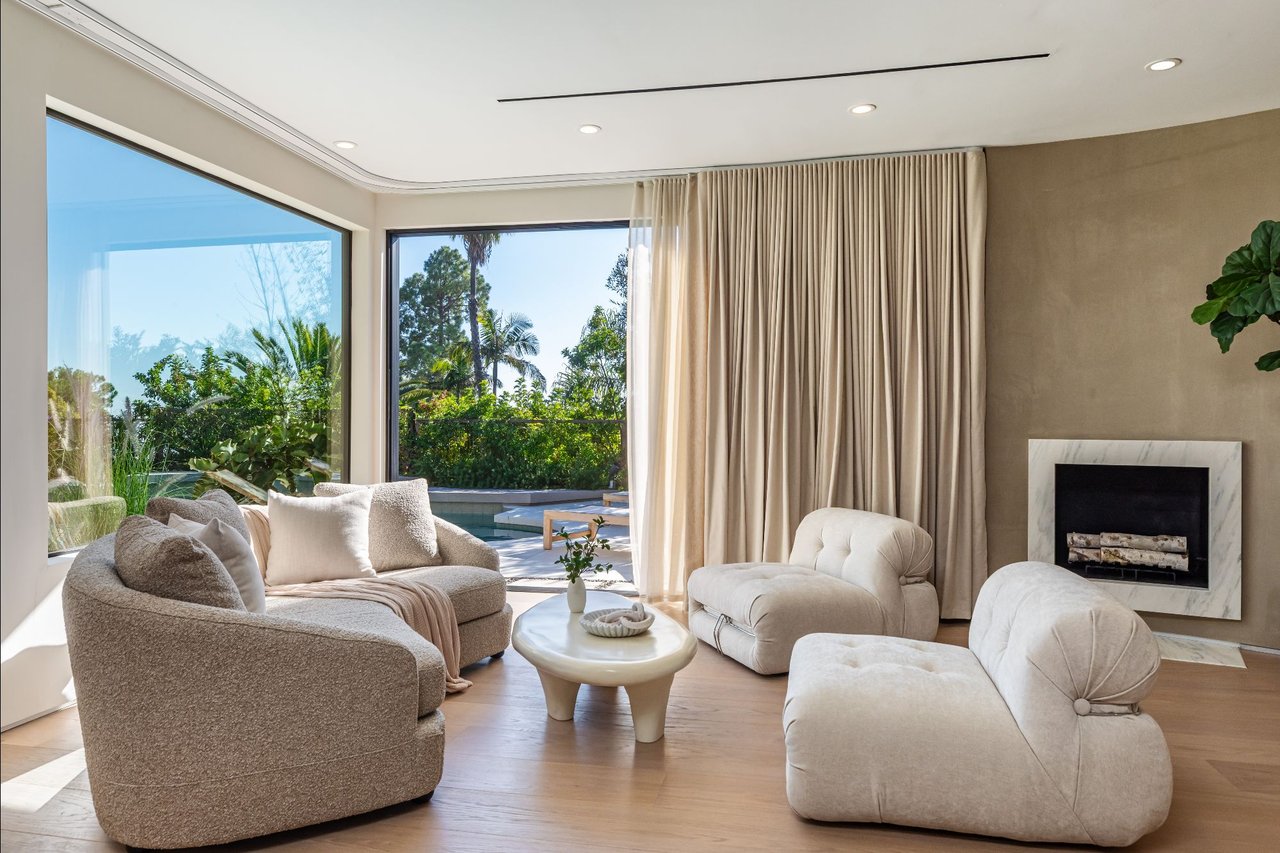 1705 Carla Ridge, Beverly Hills