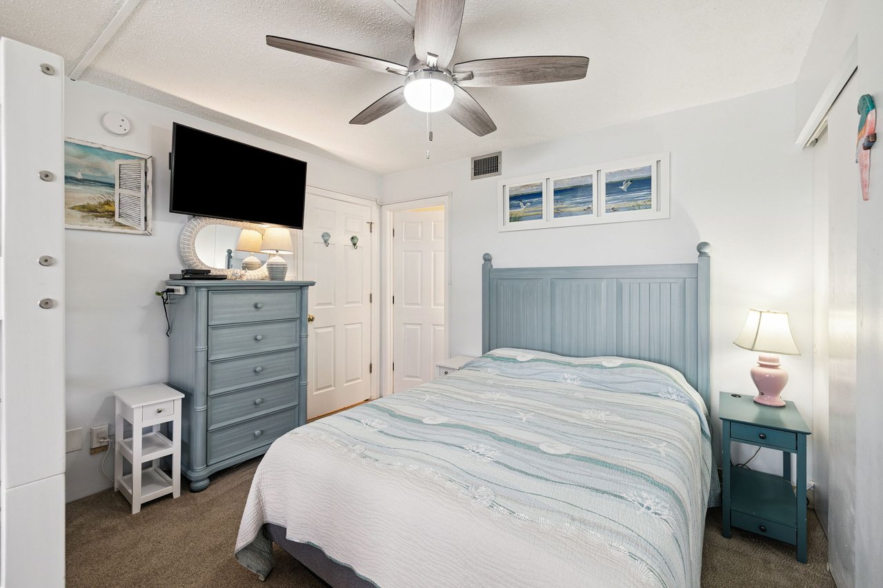 Pinnacle Port Condominium
