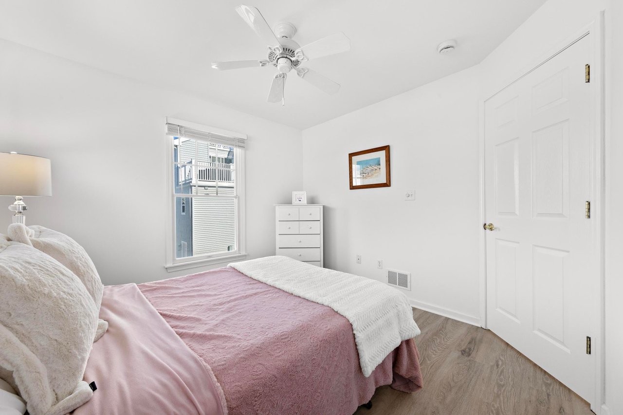 7 W Julia Ave, Long Beach Twp