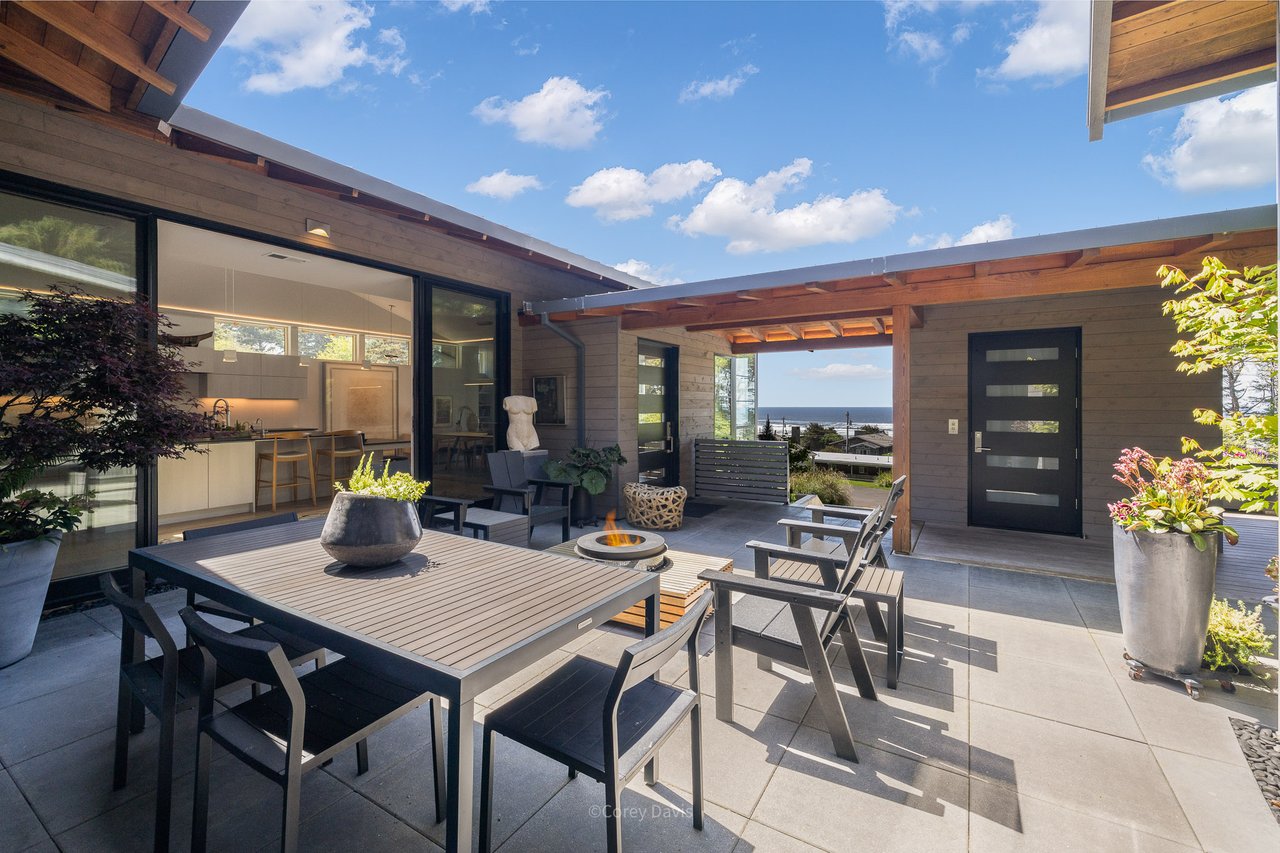 Sold architect-designed modern home at 8170 Beeswax Trail in Neahkahnie near Manzanita Oregon