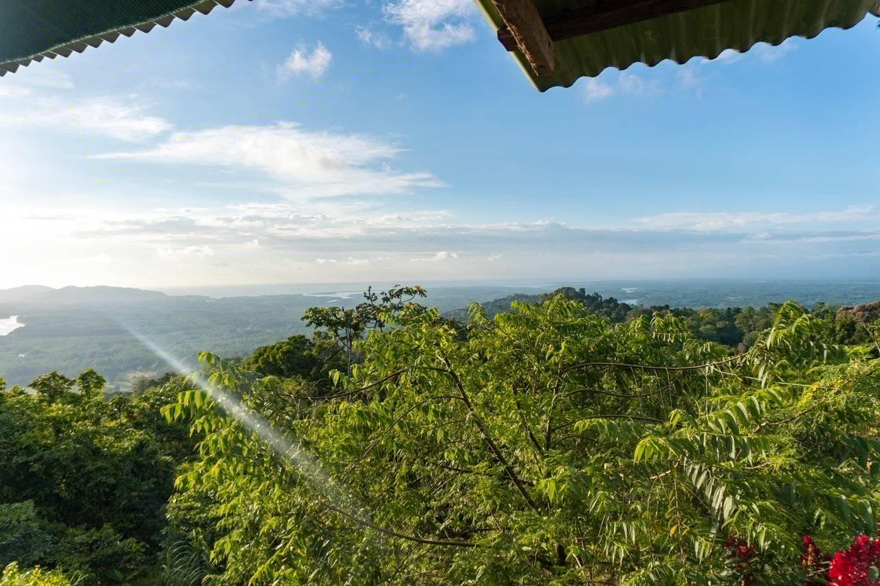 67 acres development (15 titled lots) with breathtaking views in Sierpe