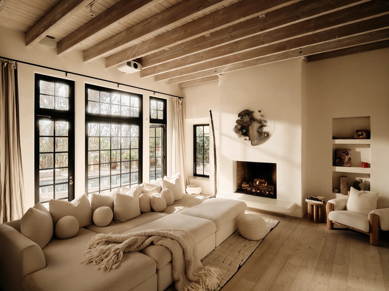 2729 Nichols Canyon Rd