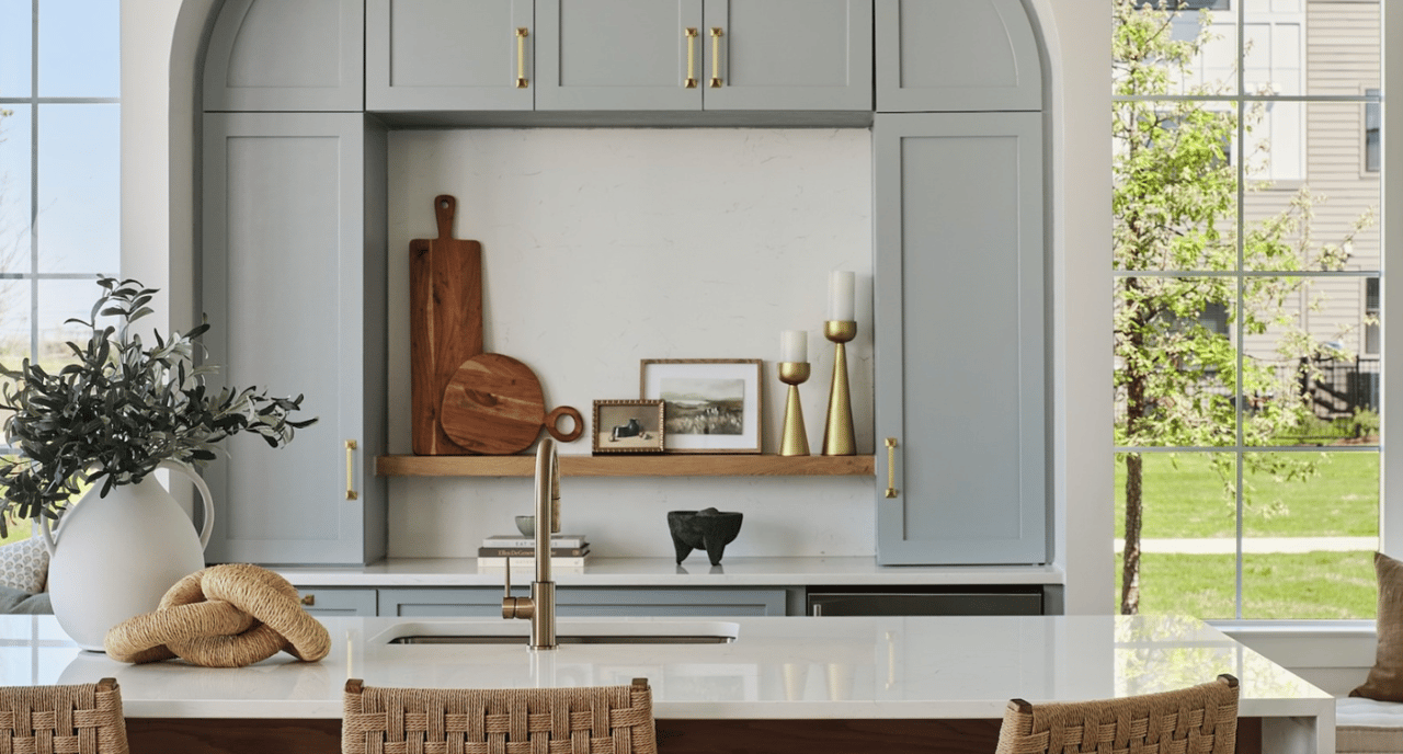 10 Weeks Free + $2500 Gift Card + Move in gift!