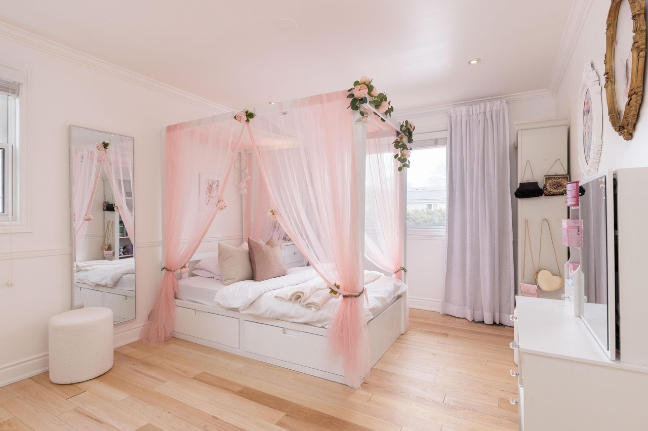 4456 Hawthorne Drive, Burlington, ON L7L 1G5