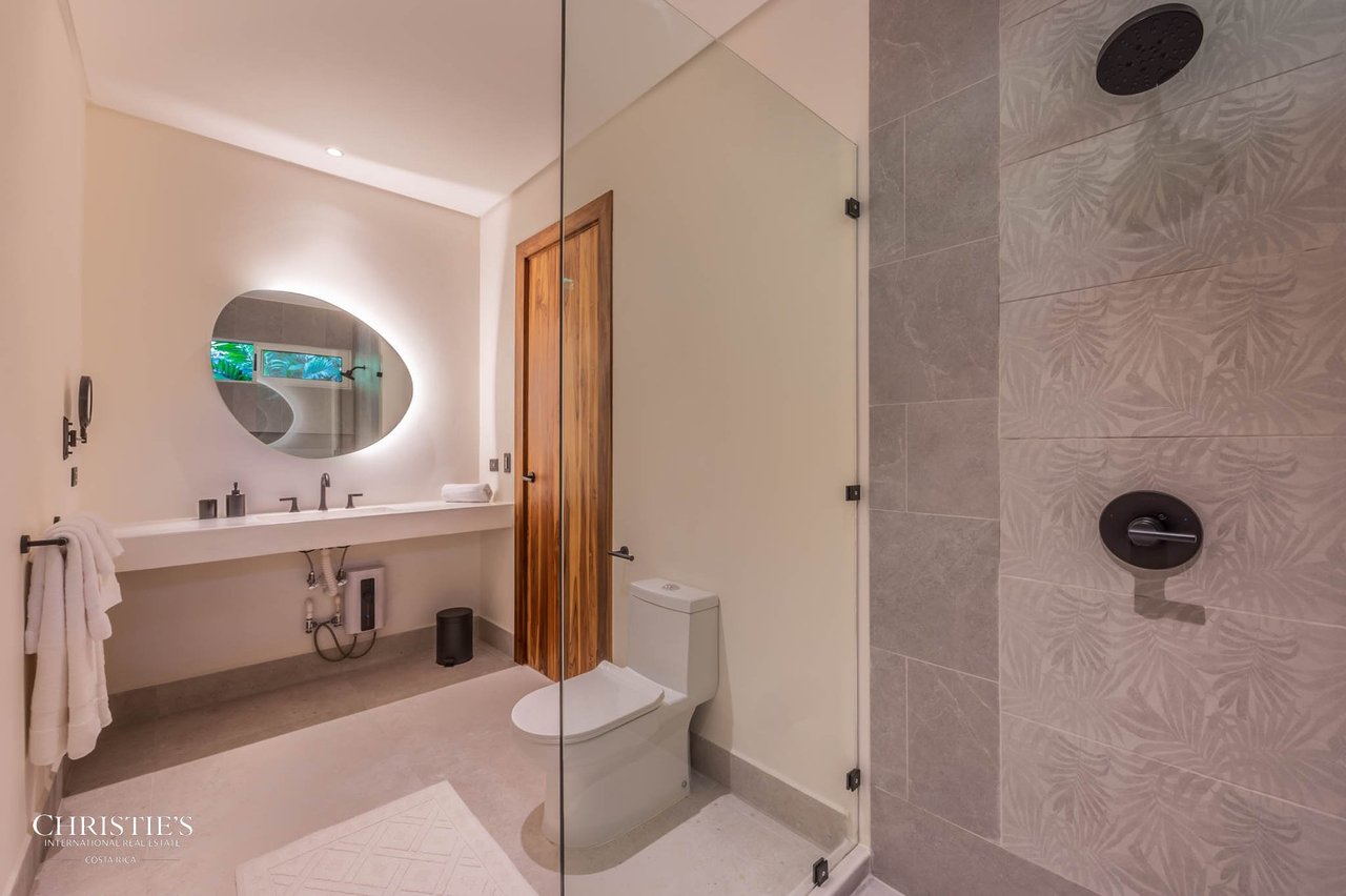 Casa Ohana – Comtemporary Luxury Villa, Steps from the Beach