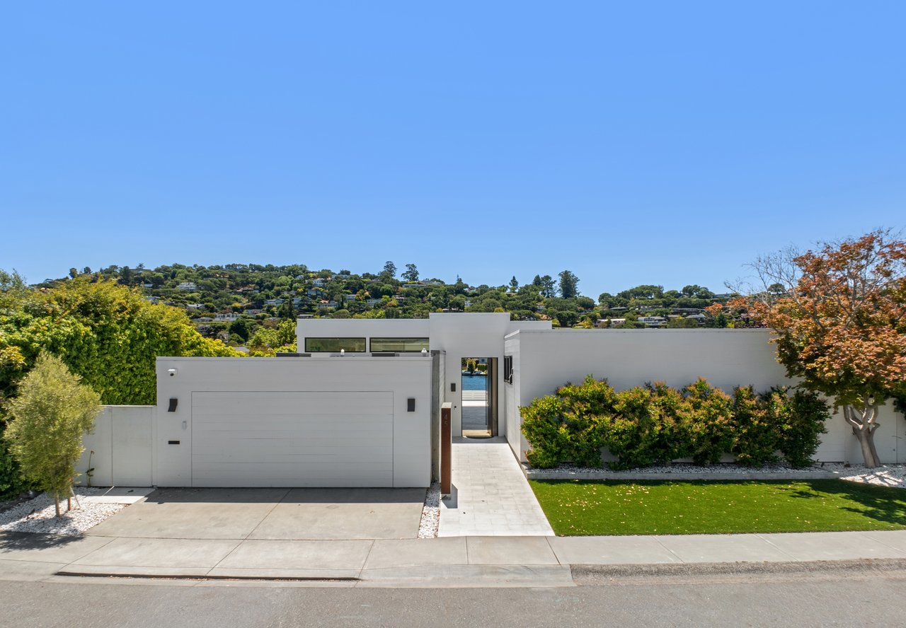 Contemporary Retreat on the Belvedere Lagoon