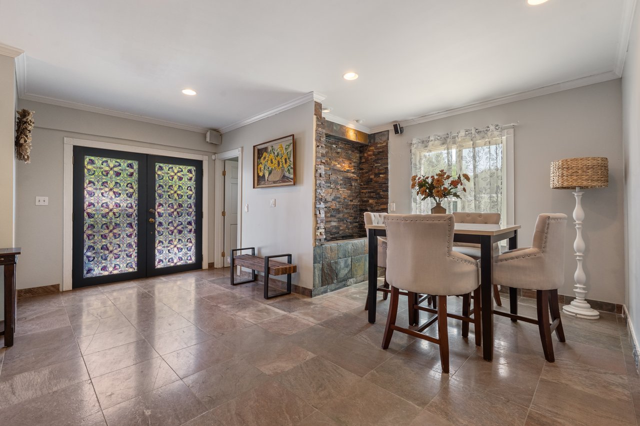 790 N El Molino Ave