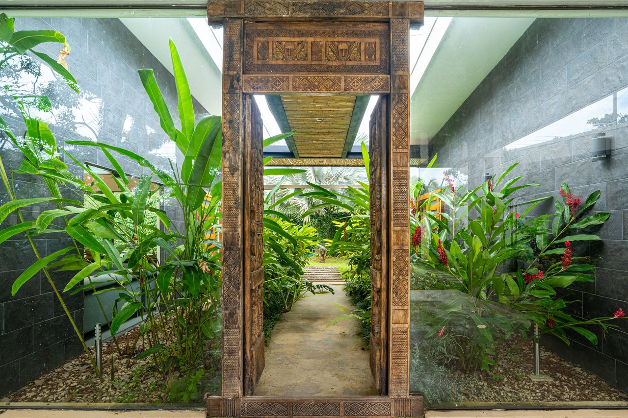 Bali Style Beach House with 2 Bedroom Casita