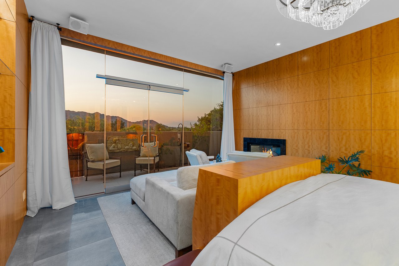 5905 N ECHO CANYON Lane