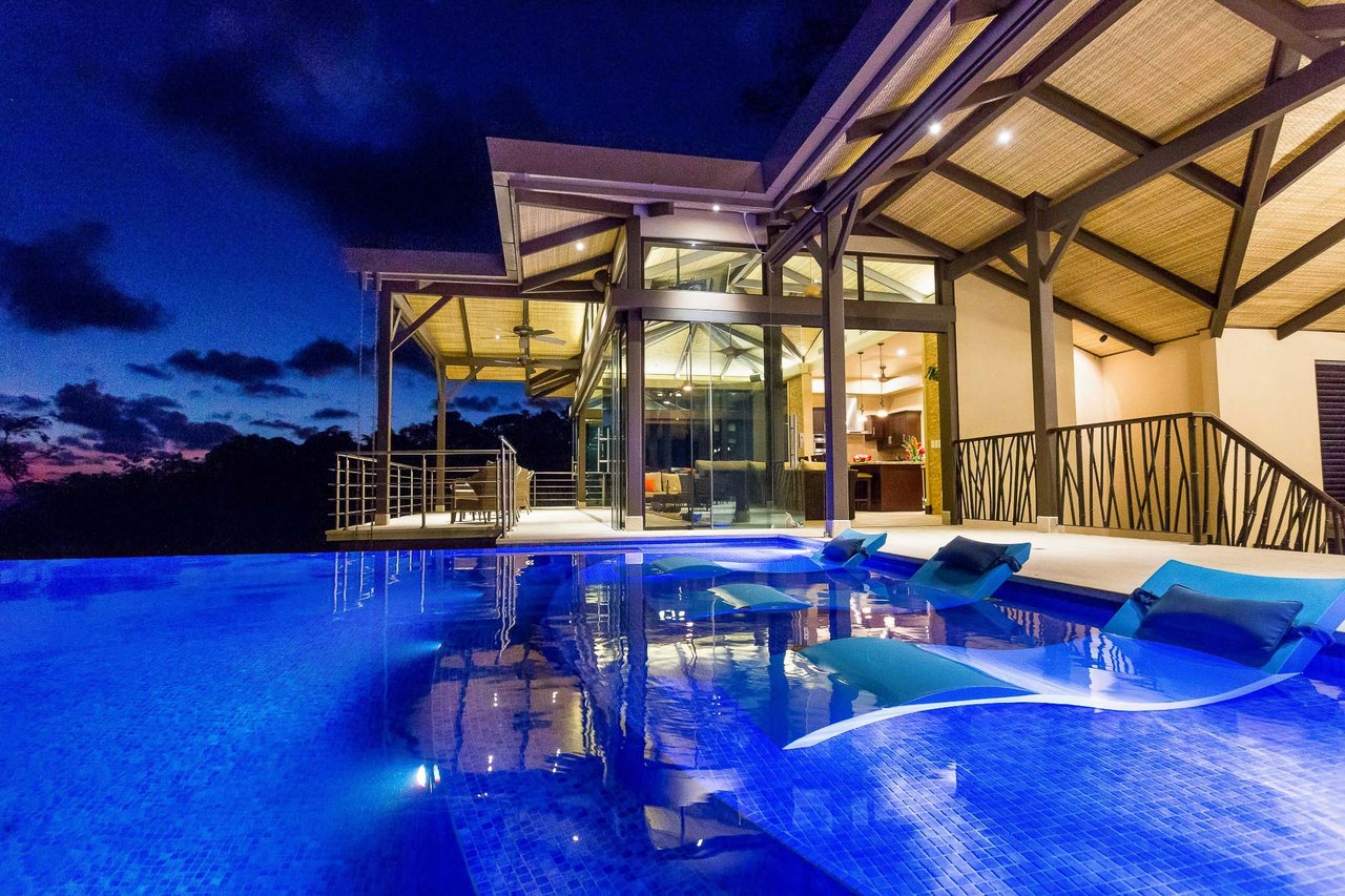 Walk to beach Vista Hermosa Estate Lucrative Contemporary Estate