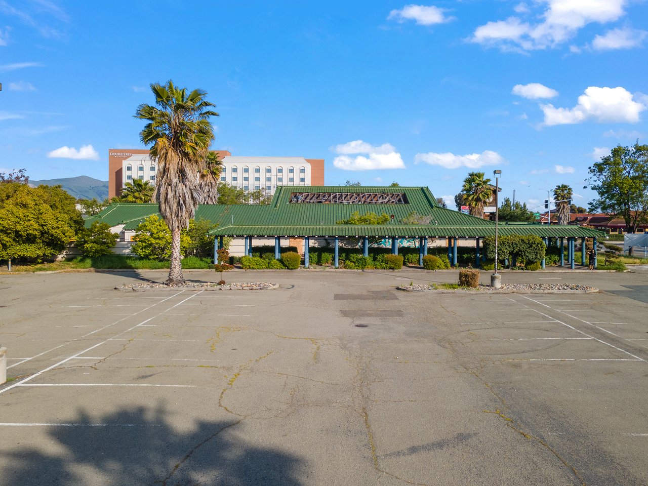 9,953 SF Restaurant For Sale - 1.66 AC