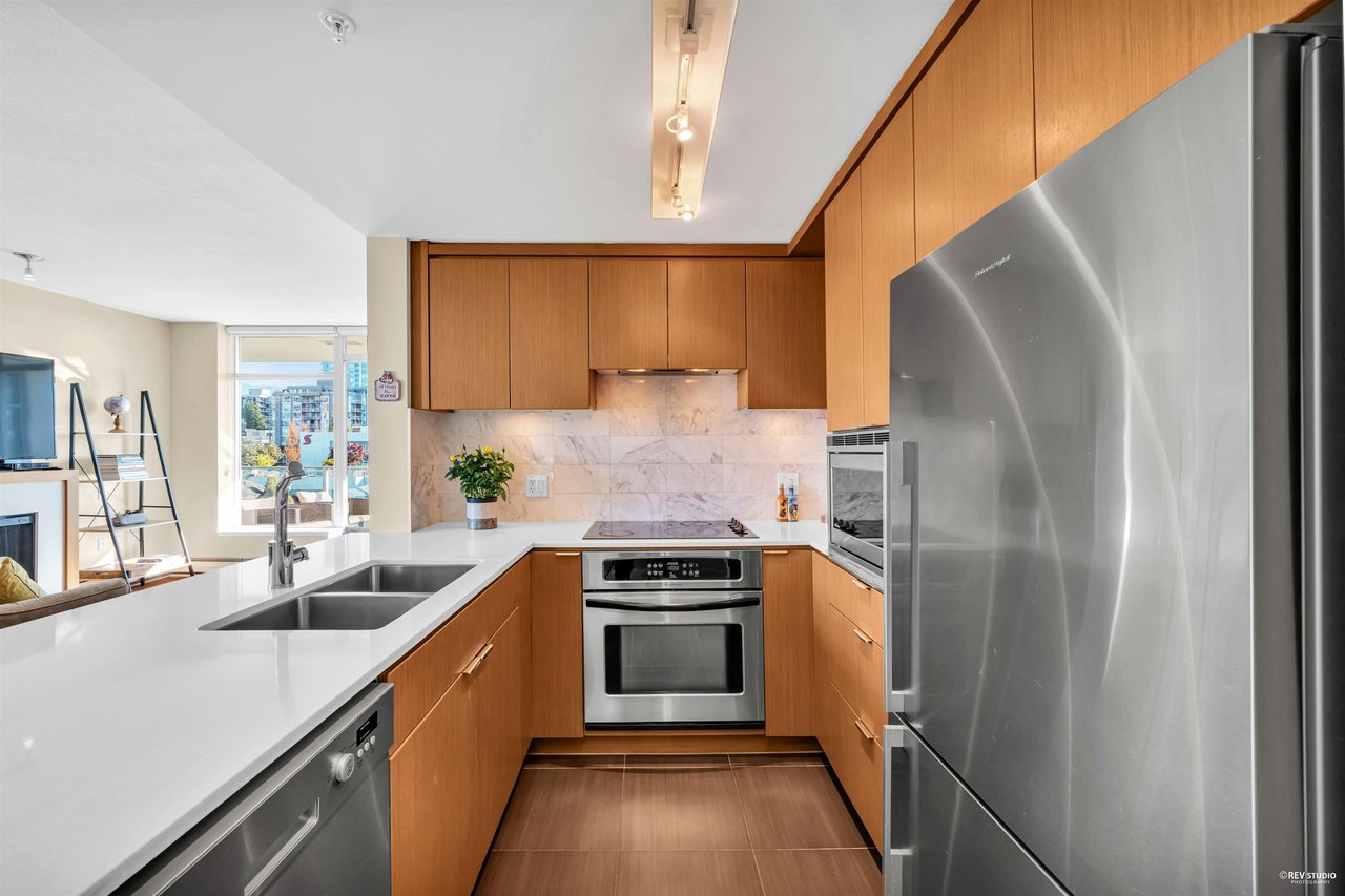 702-158 W 13th St