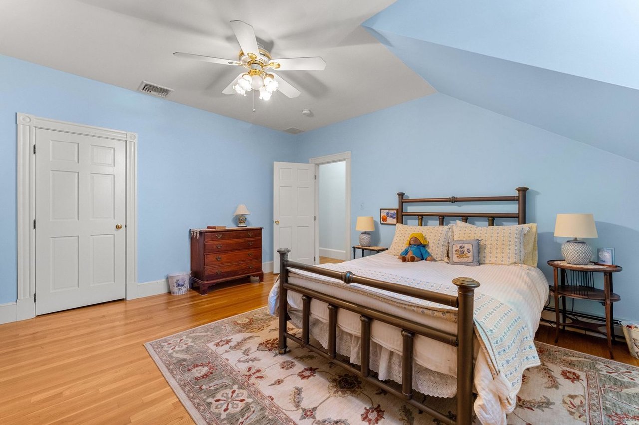 2 Wallace Ct