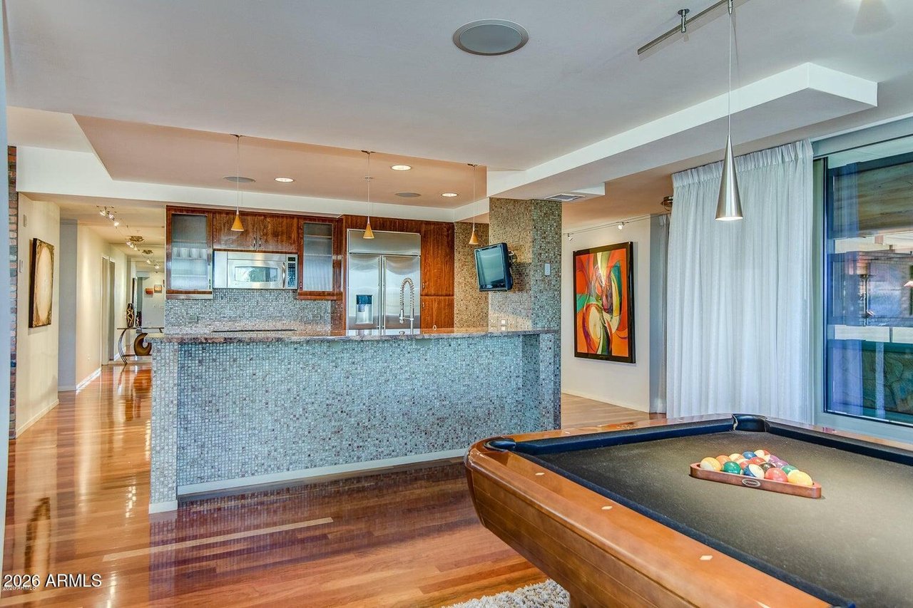 7157 E Rancho Vista Dr #4006