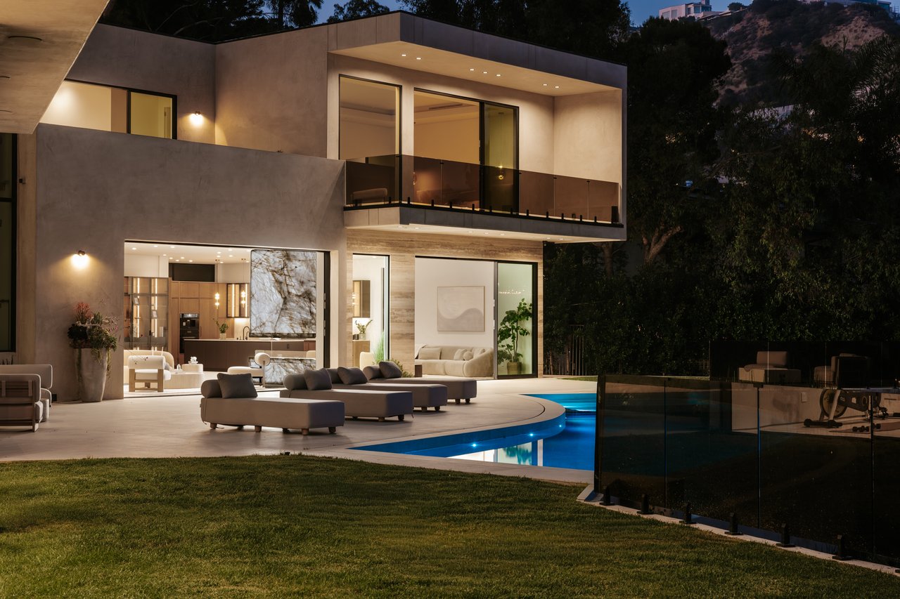 9262 Thrush Way, Hollywood Hills