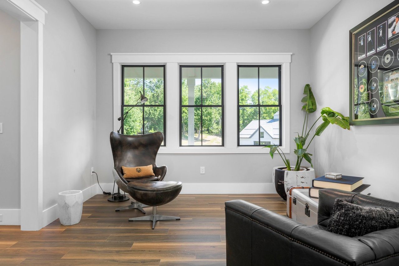 7 Homelands Dr