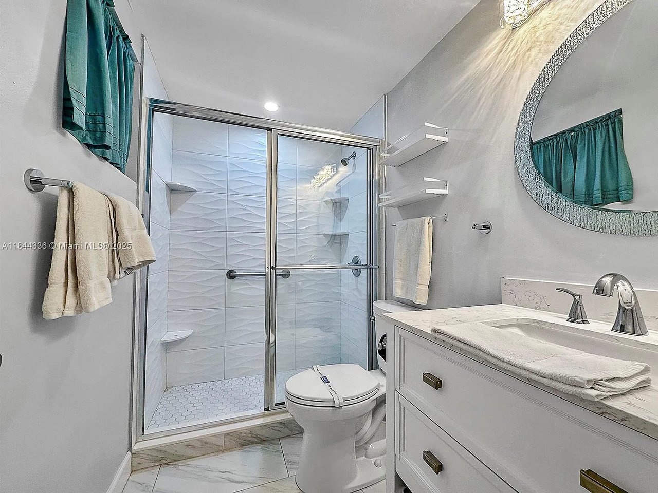 555 N Riverside Dr #4