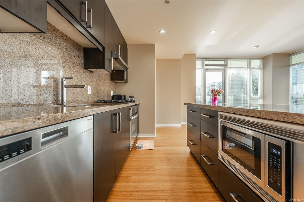 301-379 Tyee Rd