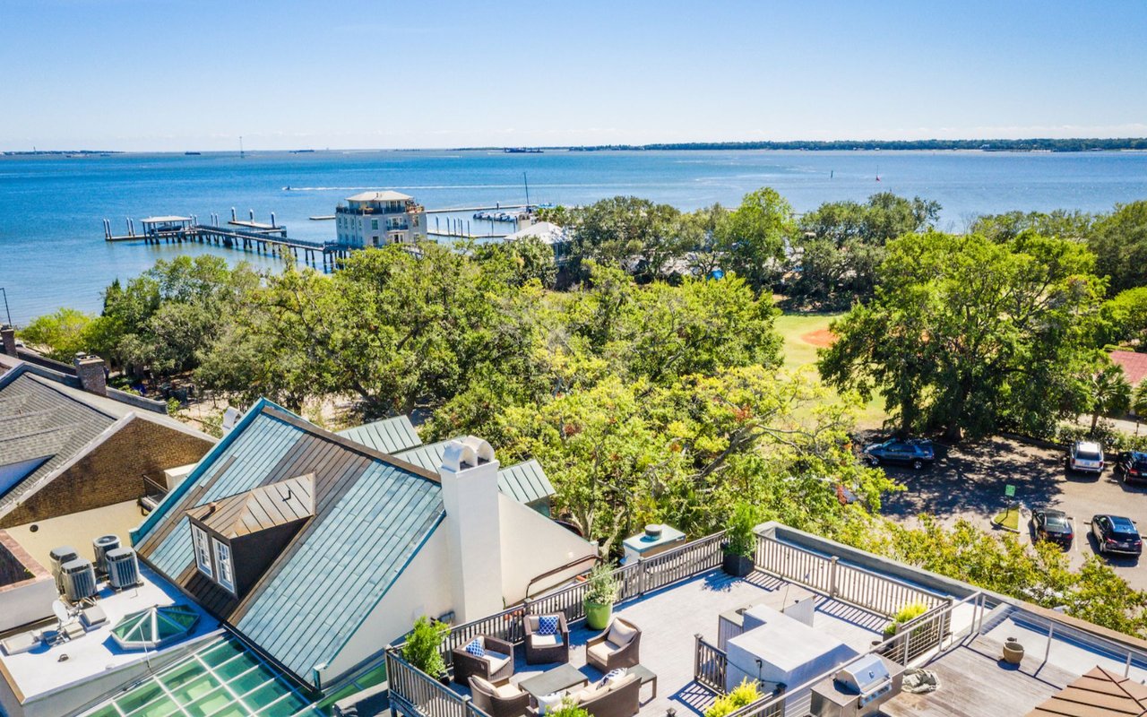 Exquisite Renovated Townhome – 18 S Adgers Wharf
