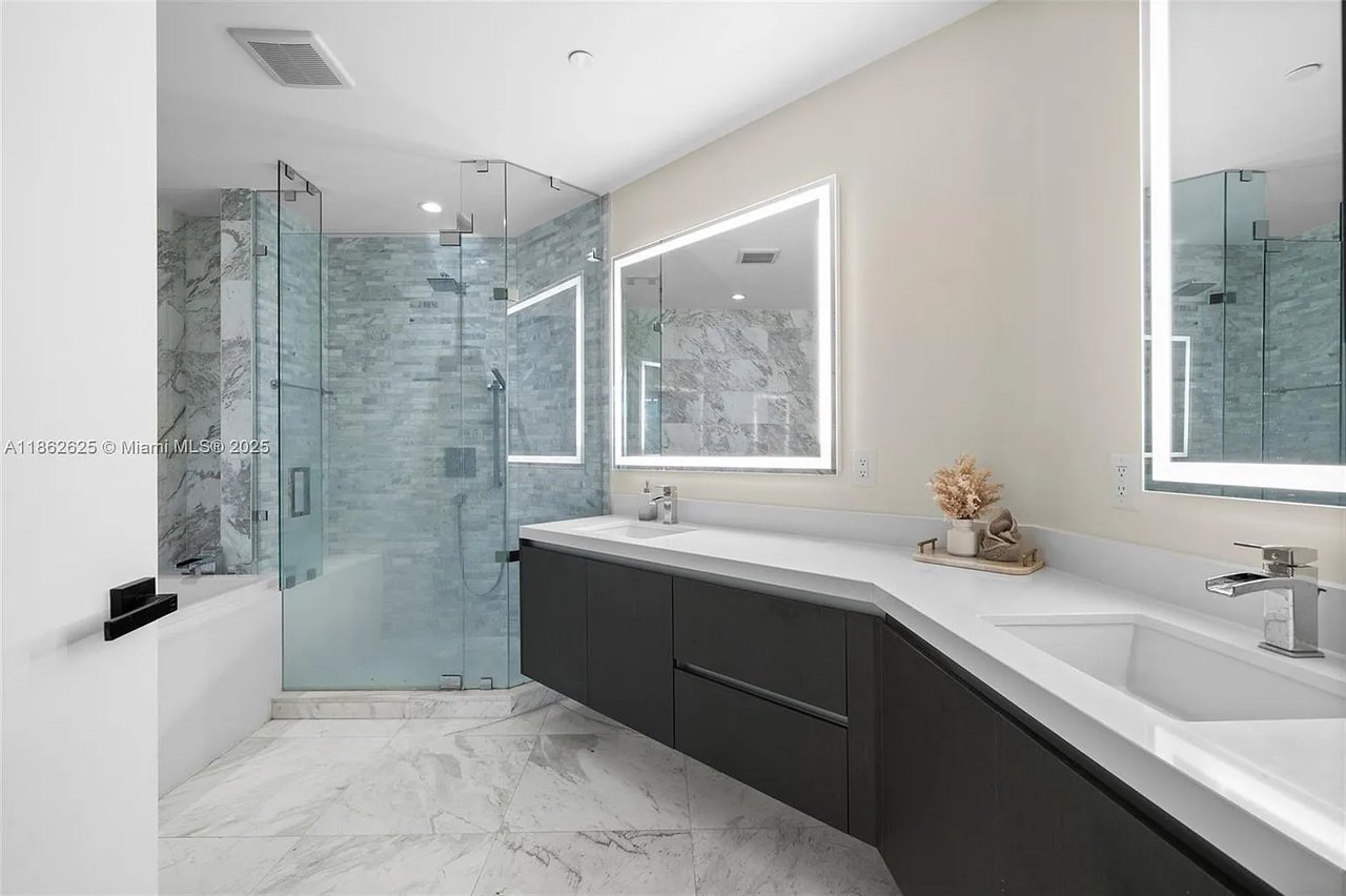 851 NE 1st Ave #4303