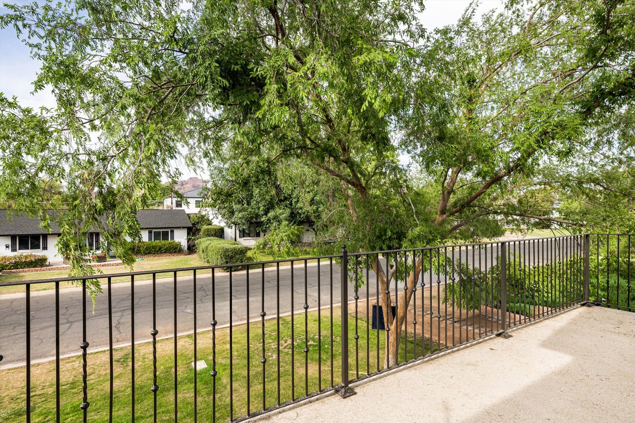 4835 E INDIANOLA Avenue