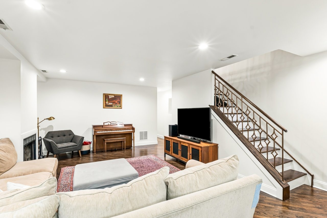 942 N Wolcott Ave #1
