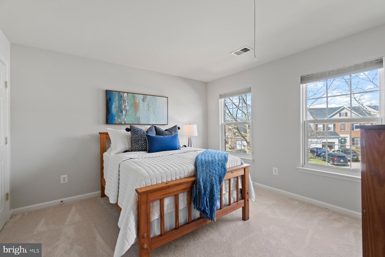 18252 Oak Lake Ct