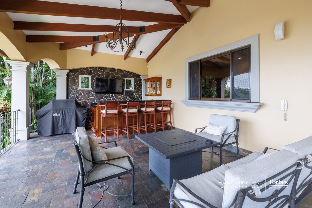 21471 - Luxury colonial house with 4 bedrooms, office, terrace and pool