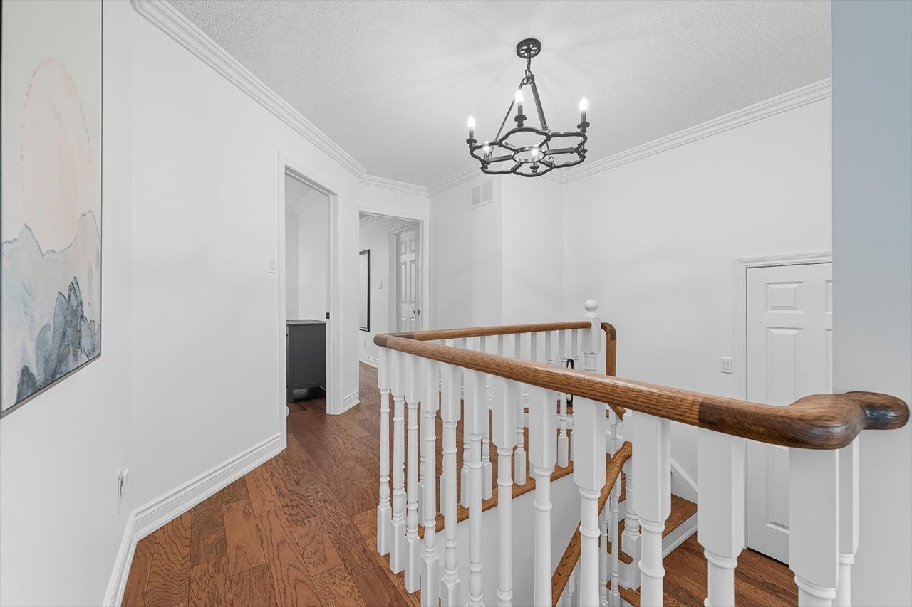 47A Oakwood Ave N