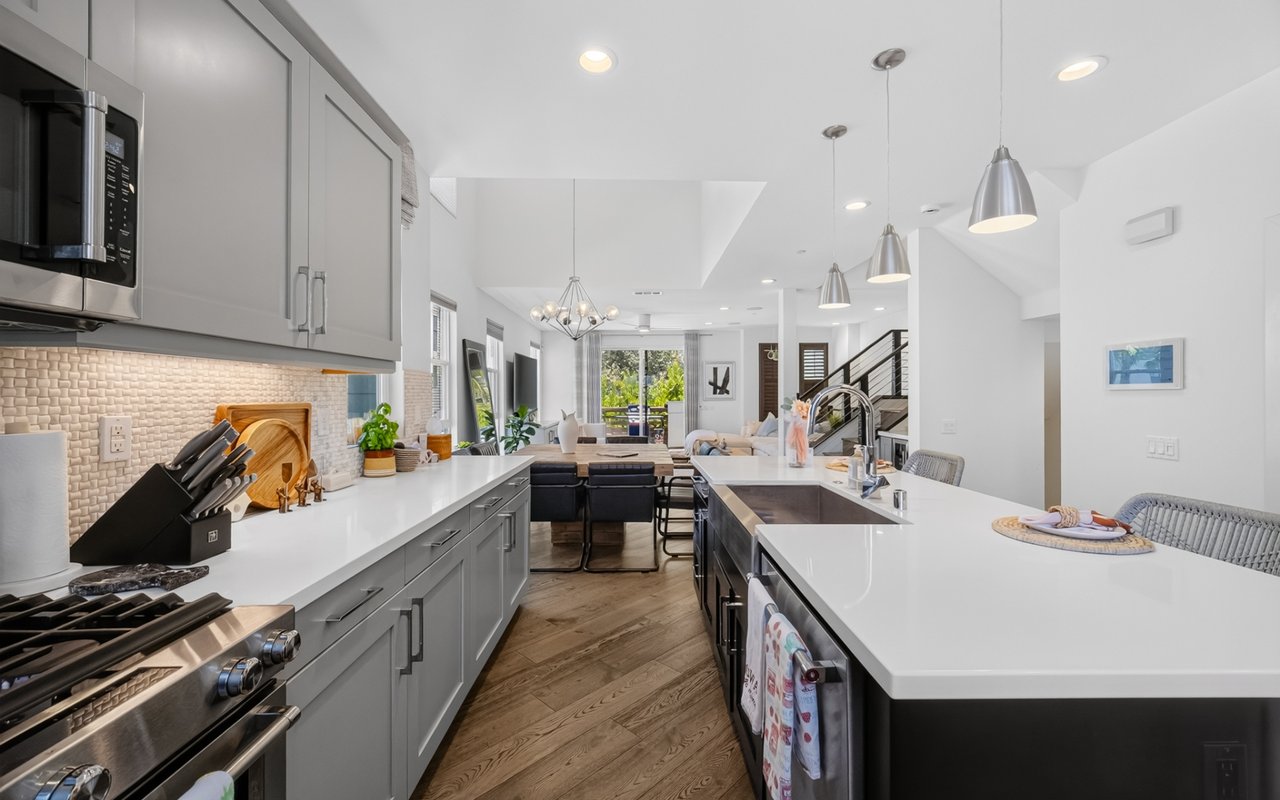 1687 Grand View