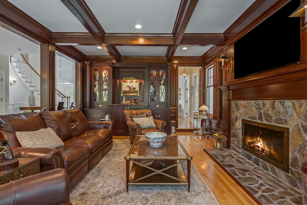 82 Woodman Ln