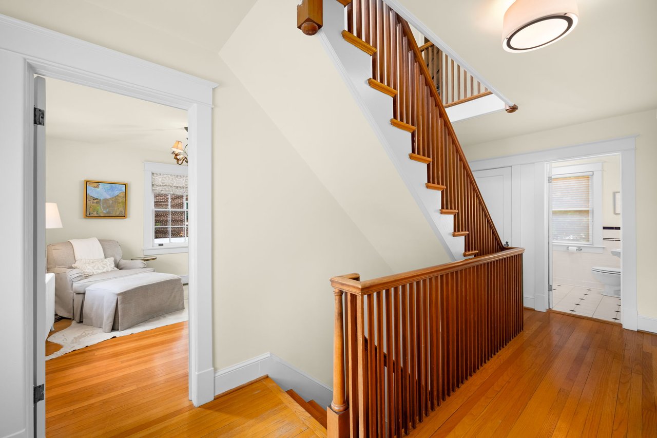 22 W OAK STREET