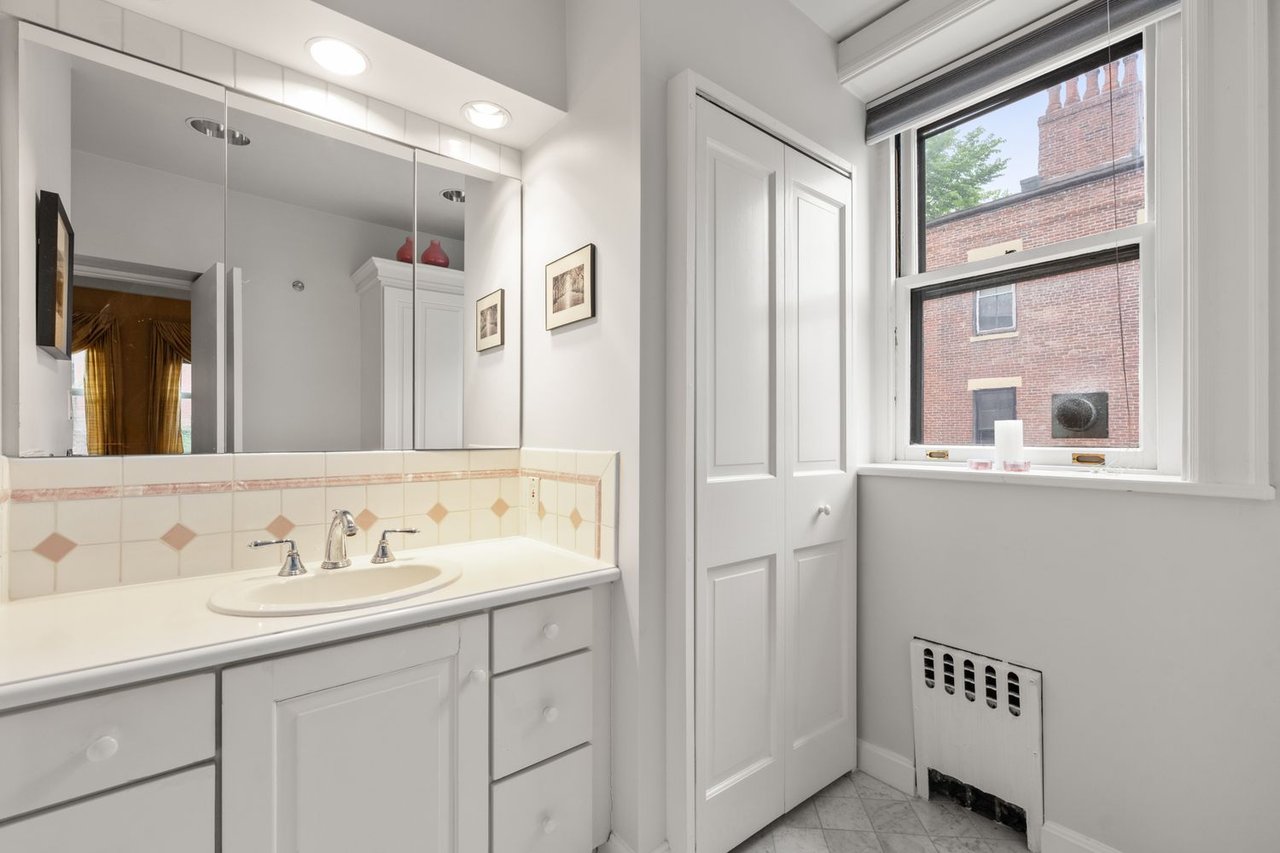 20 Gloucester St #3