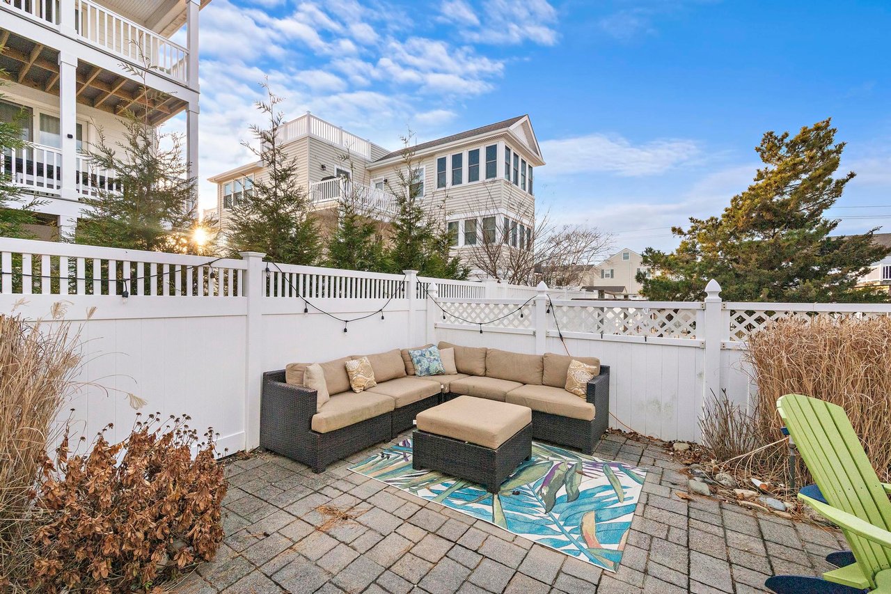 216 Taylor Ave, 1st Floor Unit