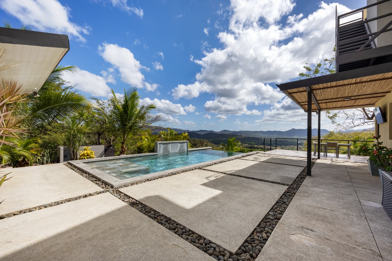 Corona Del Cabo 4 | Main Home + Guest House with Views & Pool – Playa Grande