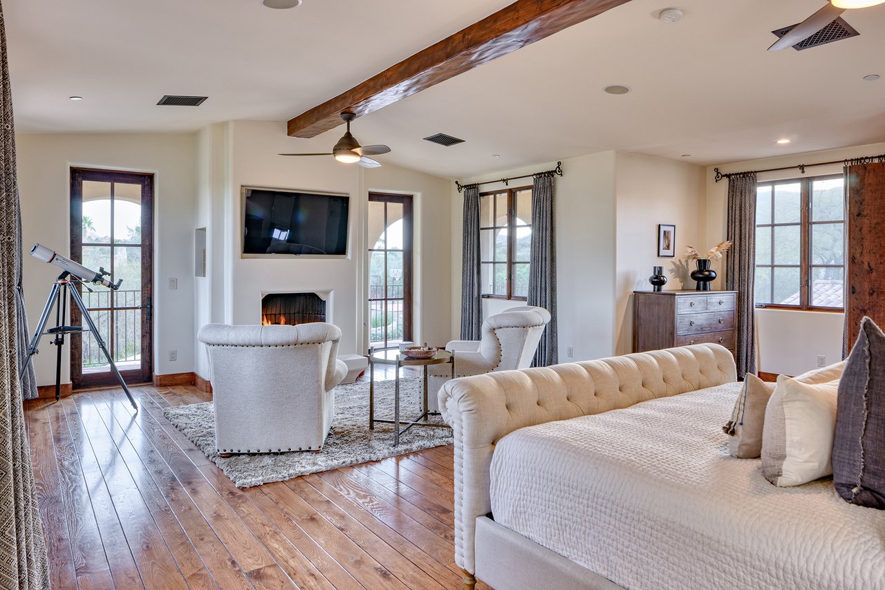 8243 N MOCKINGBIRD Lane