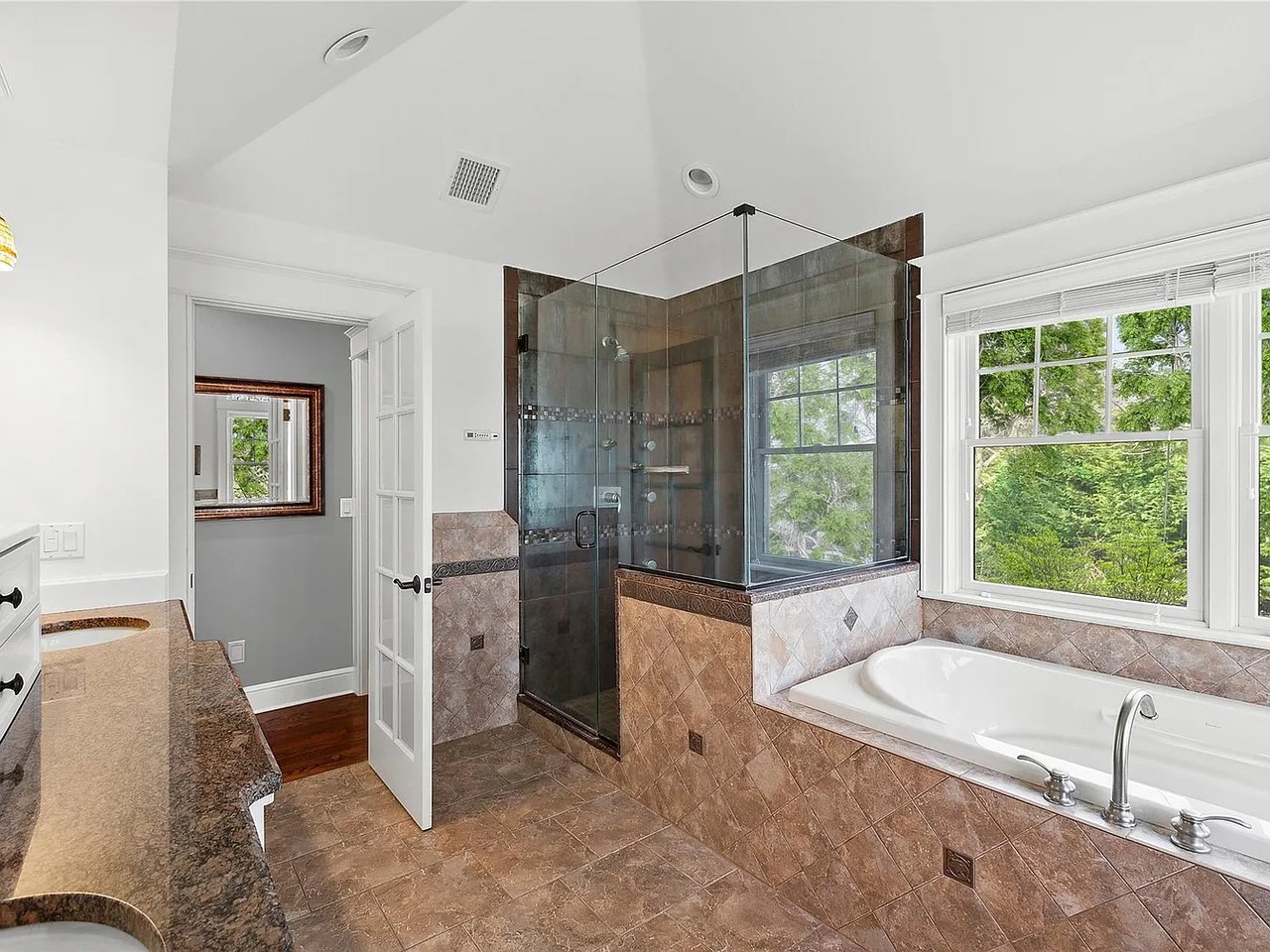 32C Honeysuckle Ln