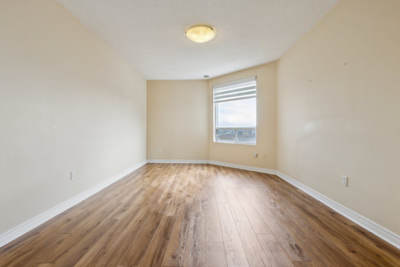 60 Wyndham Street S #909
