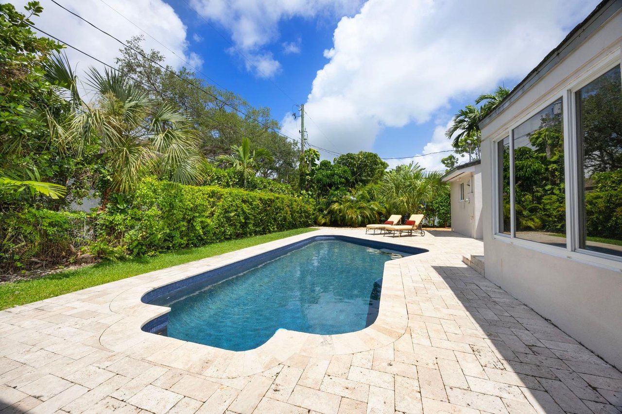 Under Contract in Just 1 Day: 6610 Santona St Sells for $2,200,000