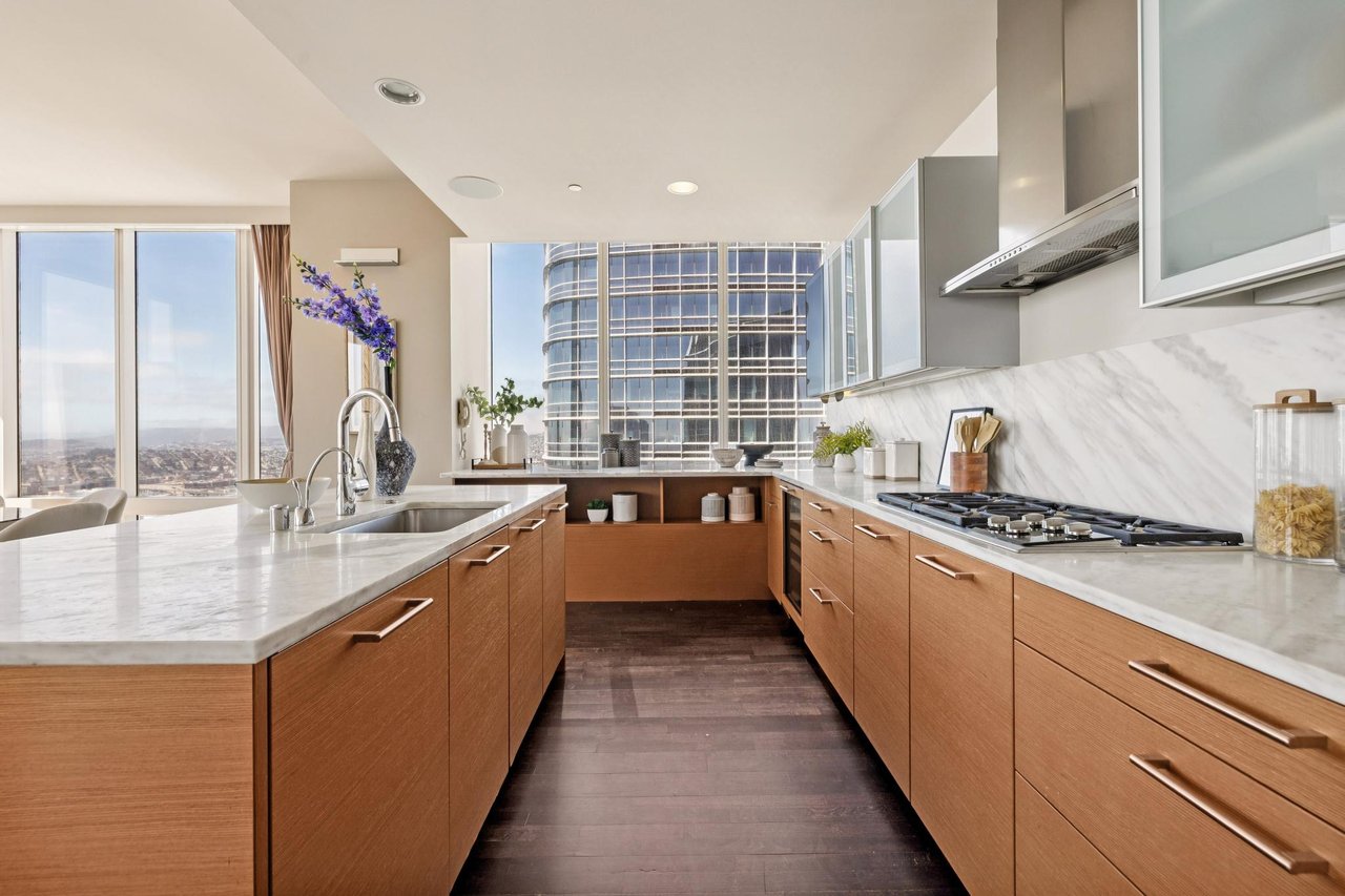 301 Mission St #56D