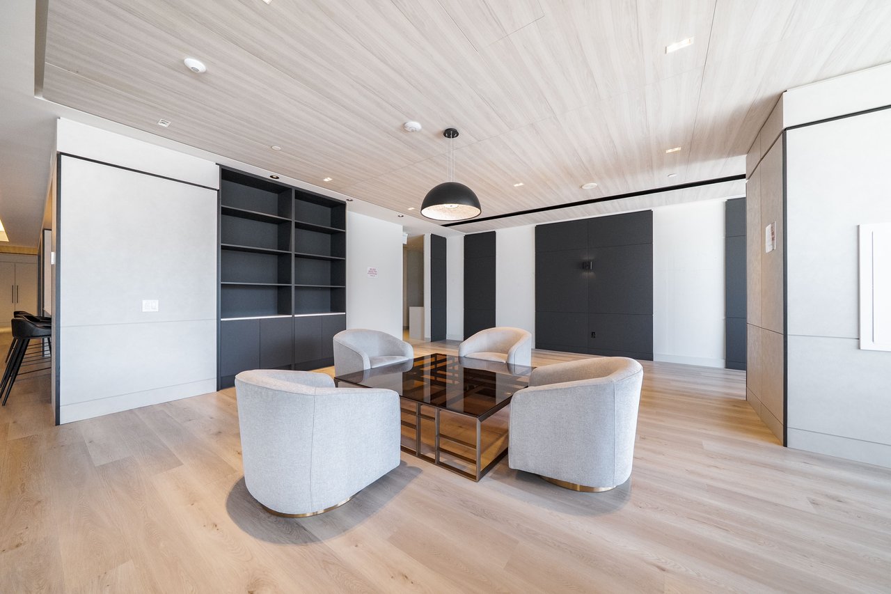 30 Upper Mall Way, A2205