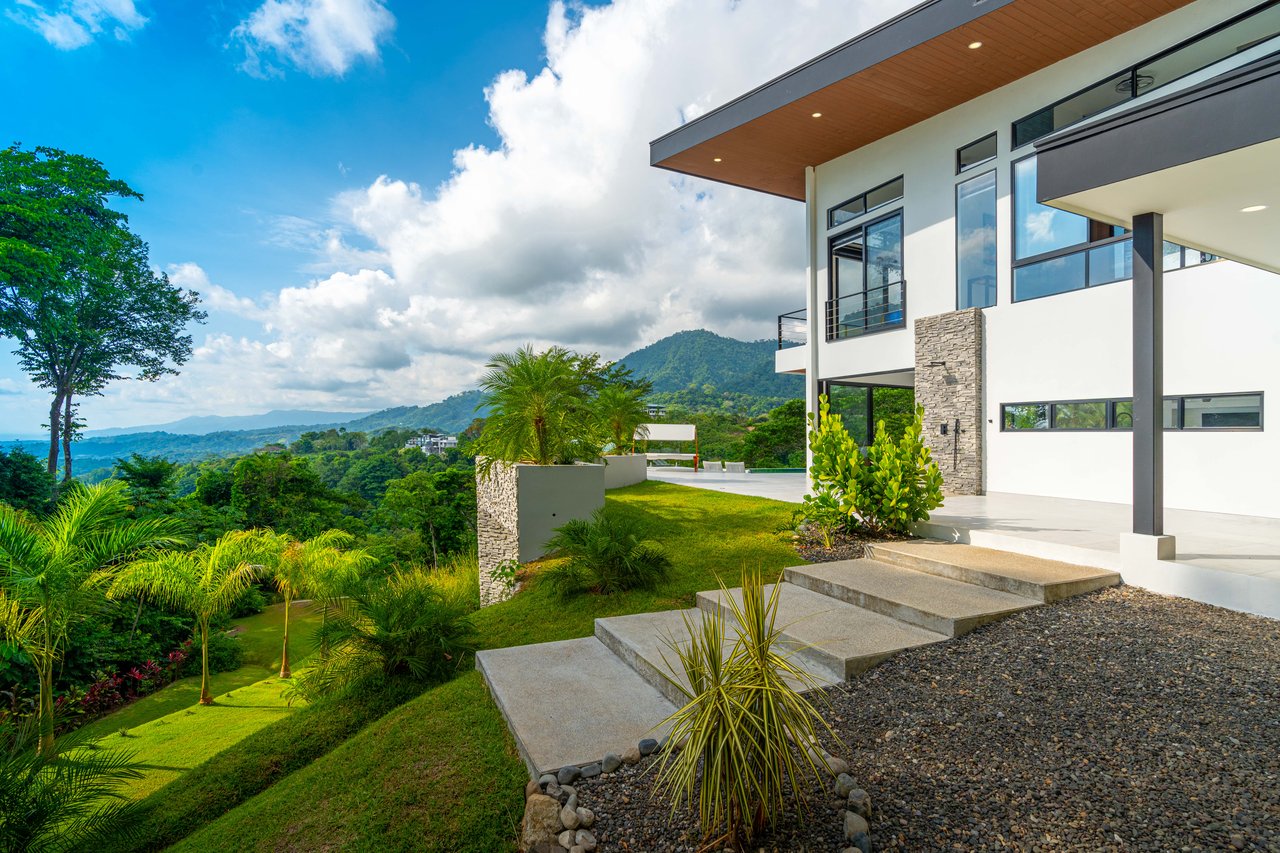 Luxury 4-Bed Home with Ocean & Jungle Views in Ojochal