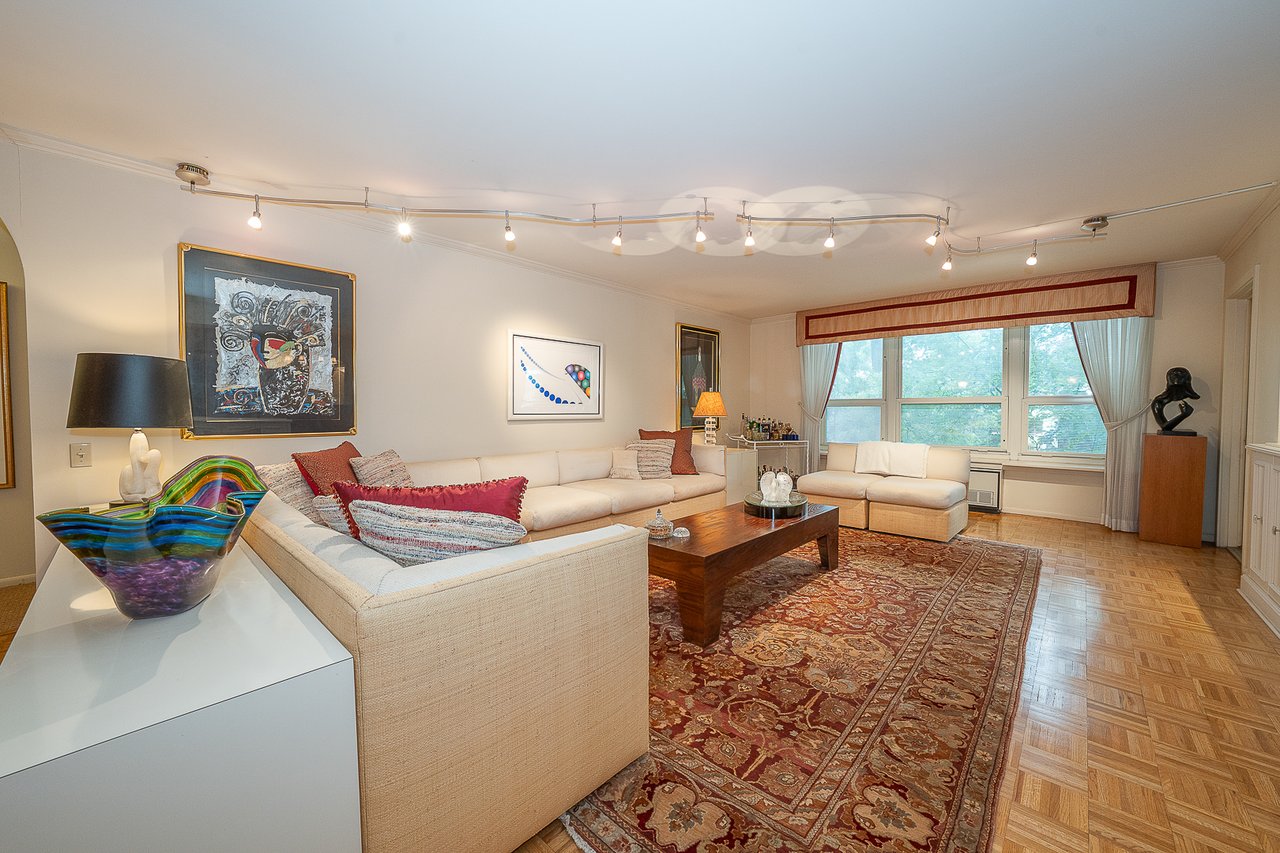 Price Improvement!!! Fab 3 bed 2.5 bath Main Line Condo