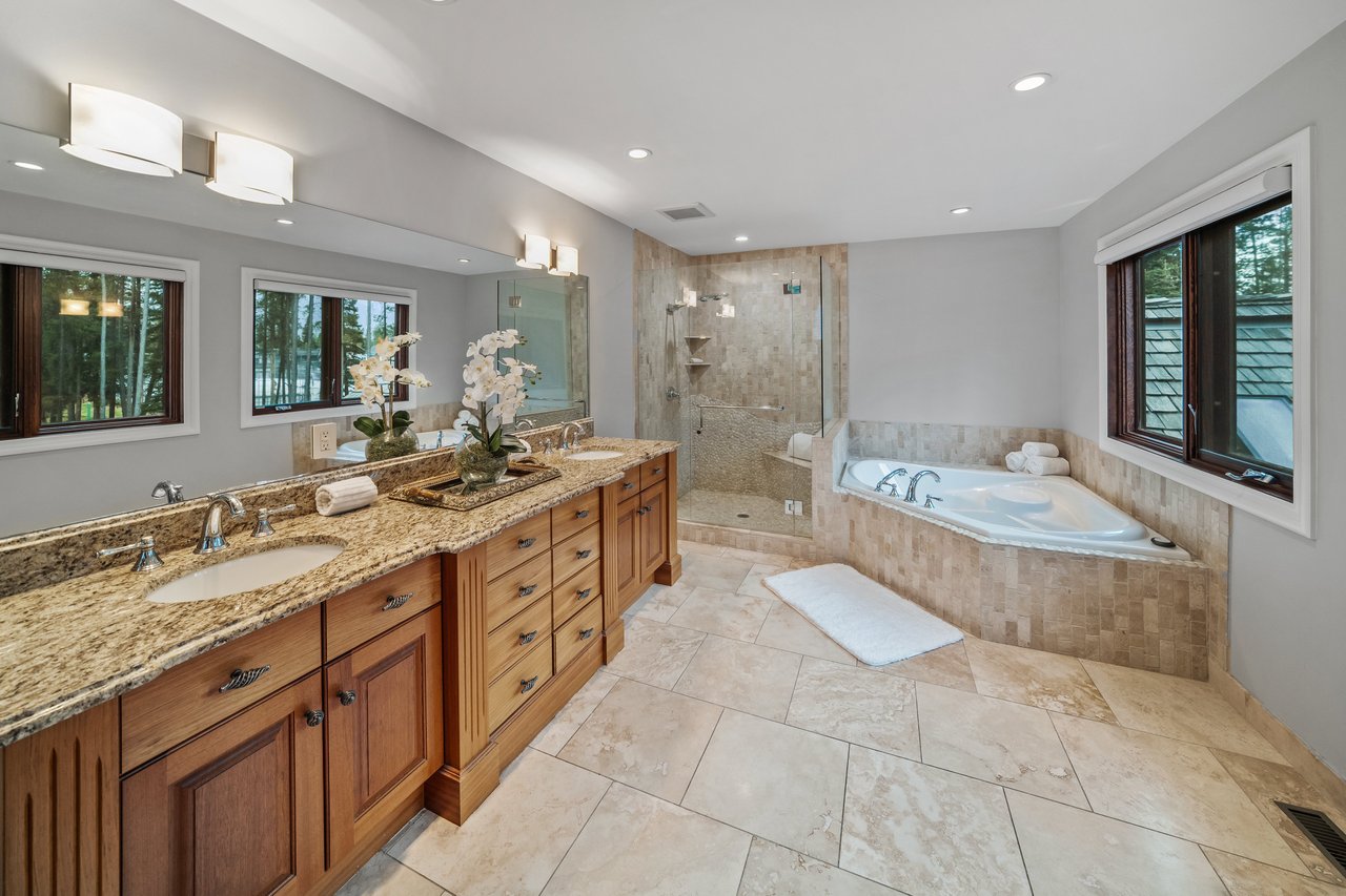 Private Mountain Retreat on Nearly Half an Acre