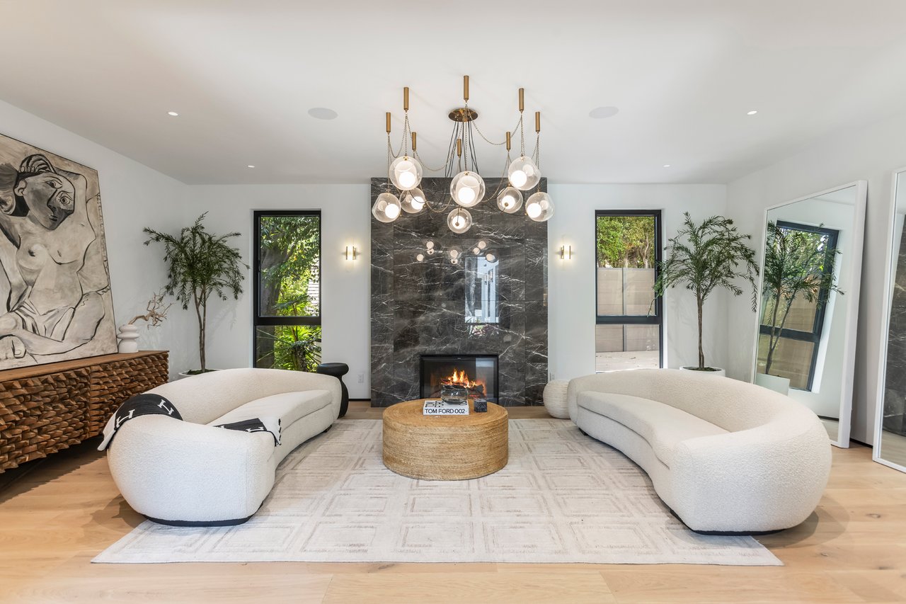 Luxury Gated Villa w/ Pool, Spa & Designer Interiors