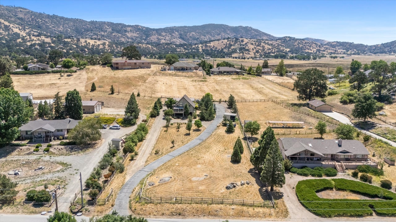 23740 Lakeview Drive