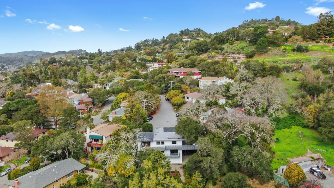 33 Bonnie Brae Dr