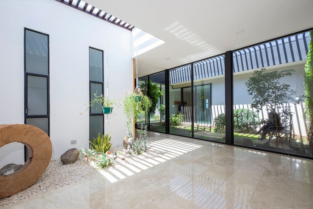 Golf Front Modern Home, Santa Ana, San Jose