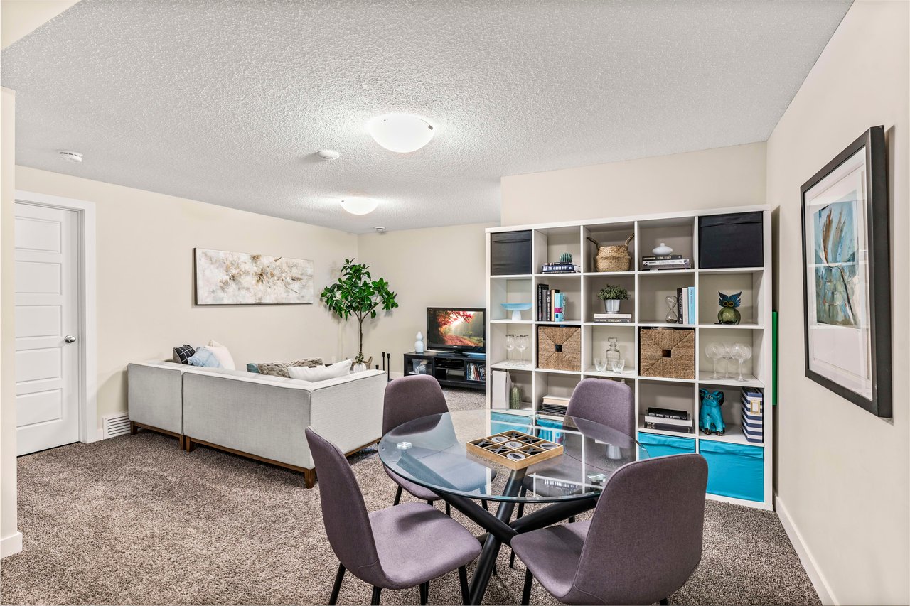 208 Mahogany Bay SE