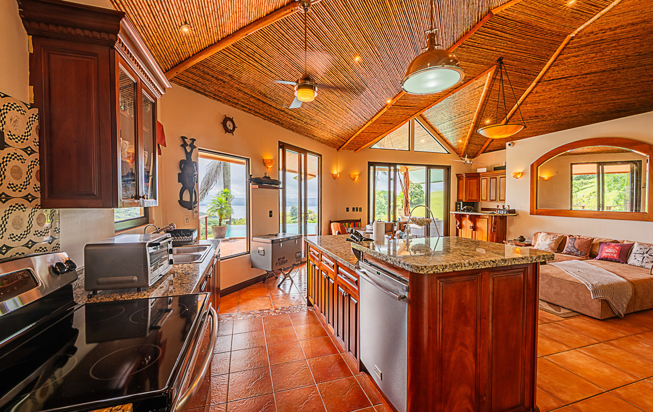 Luxury Lakefront Villa, Lake Arenal, Alajuela